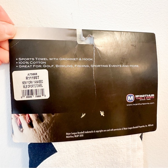 NWT MLB NY New York Yankees Sports Towel 15”x25” white Blue - Picture 4 of 4